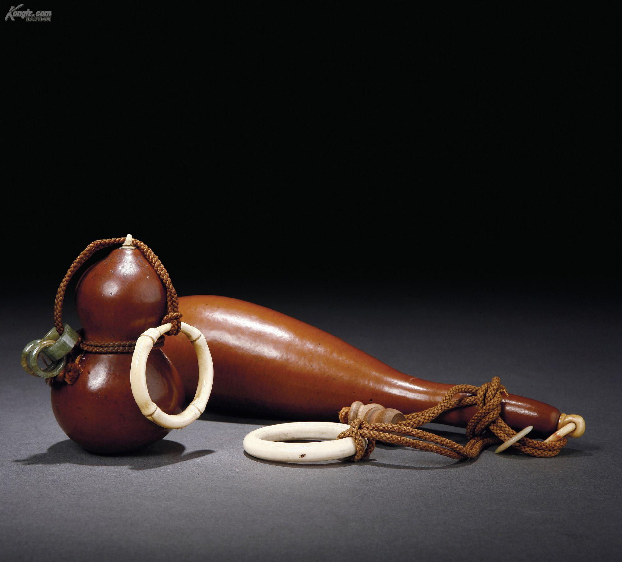 拍品详情 > 拍品大图 清葫芦摆件两只 滚动鼠标滚轴,图片即可轻松